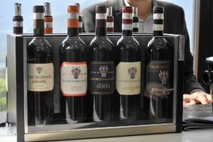 Warnhinweise auf Wein, Landwirtschaftsminister Francesco Lollobrigida: „Gravierende Entscheidung“